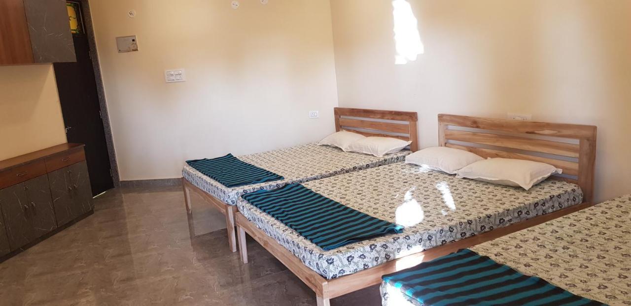 Godwill Kimo Guest House Seraulim Мадгаон Екстериор снимка